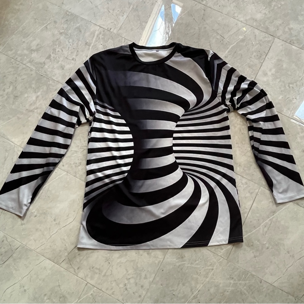 NWOT optical illusion neutral gray white black long sleeve crew neck tee shirt